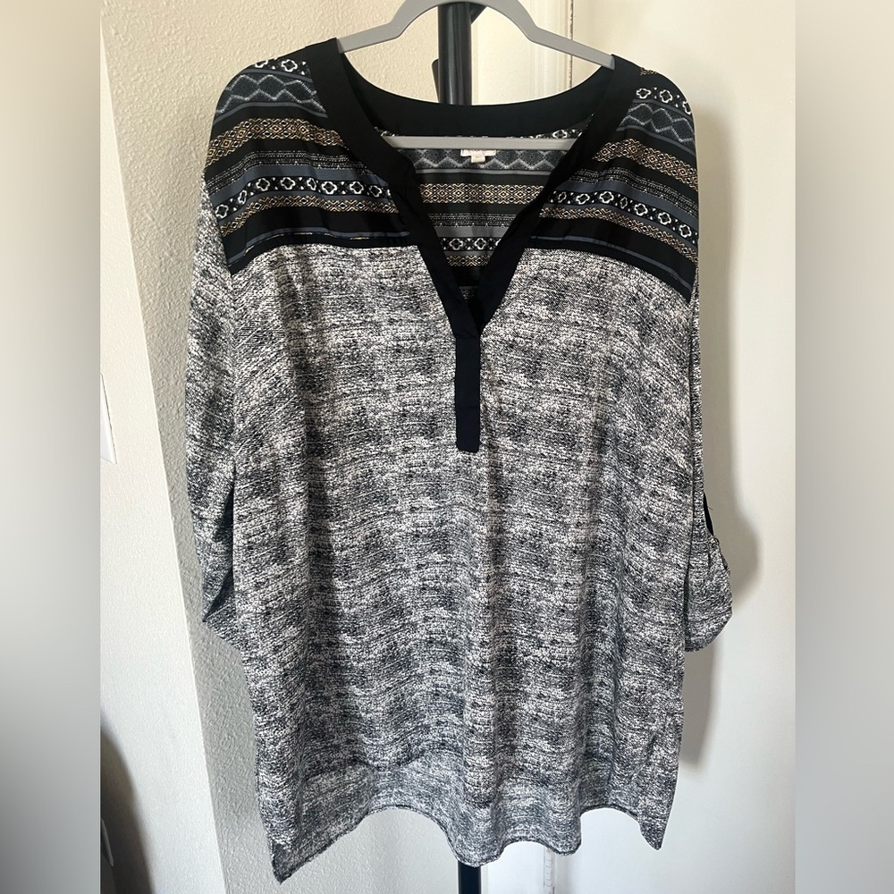 Antilia Femme Women's Black and Gray Patterned Top